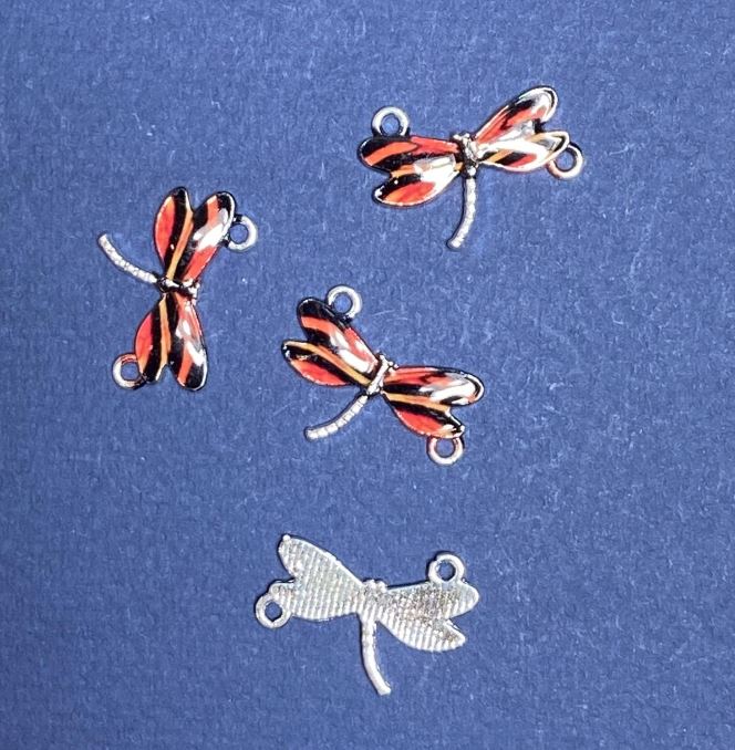 מחבר תכשיטים סטרקוזה, אמייל שחור ואדום, 22×16 מ״מ, חבילה של 4 יחידות