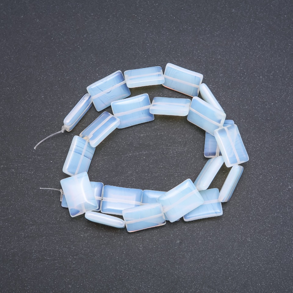 חרוזי אבן הירח הסינתטית בצורת מלבן, קוטר 13×18×4 מ״מ, חוט אורך 39 ס״מ