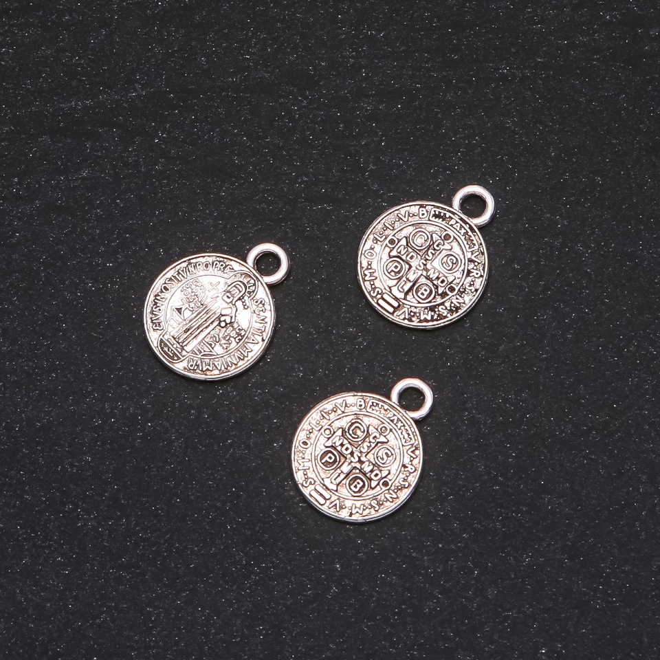 תליון הקדוש בנדיקט 27×6 מ״מ, אביזרי תכשיטים, האריזה 20 גרם +/- 19 יחידות