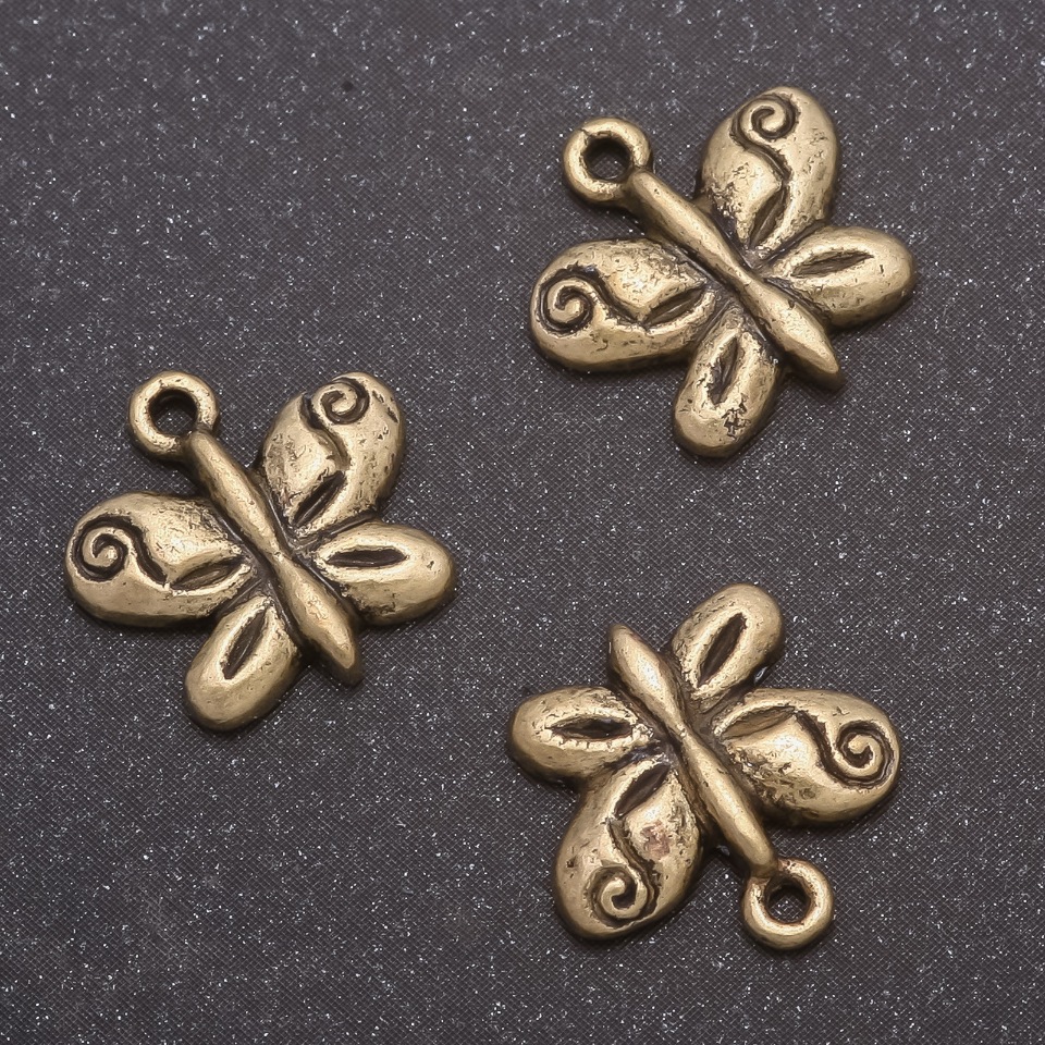 תליון 'פרפר' (ברונזה), קוטר 13×13 מ״מ, קוטר 1.5 מ״מ, אריזה 20 גרם, ±22 יחידות