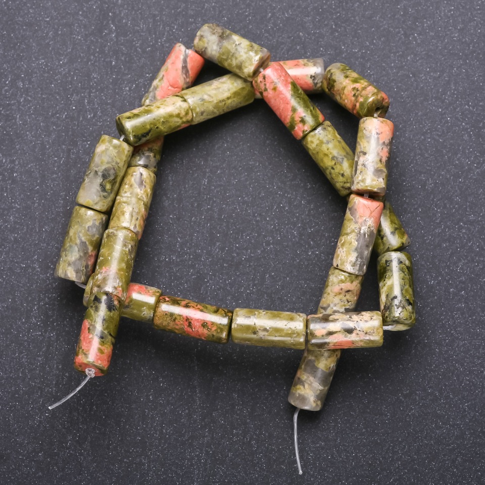 מחרוזות אונאקיט צילינדריות (הליוטרופ) על חוט צילינדרי, בקוטר 8×17 מ״מ, אורך 40 ס״מ