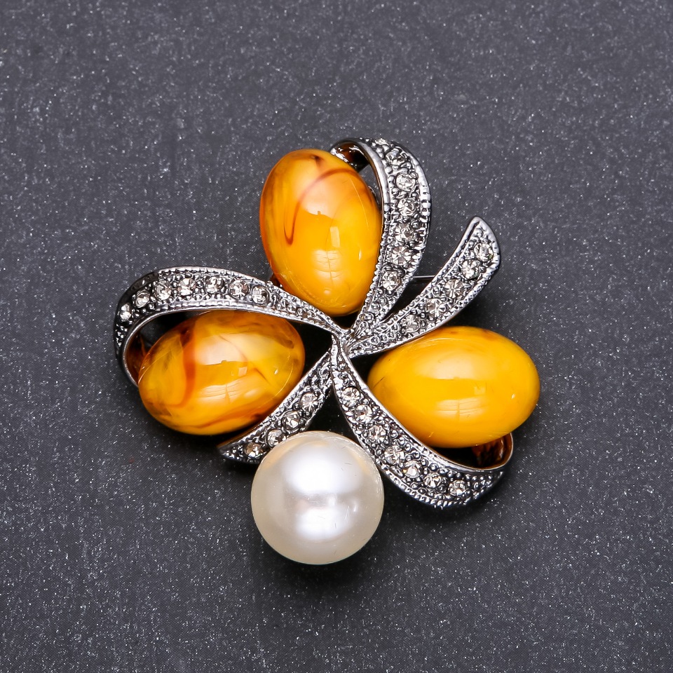 סיכת תכשיט «ענבר» 45×45 מ״מ מתכת אפורה