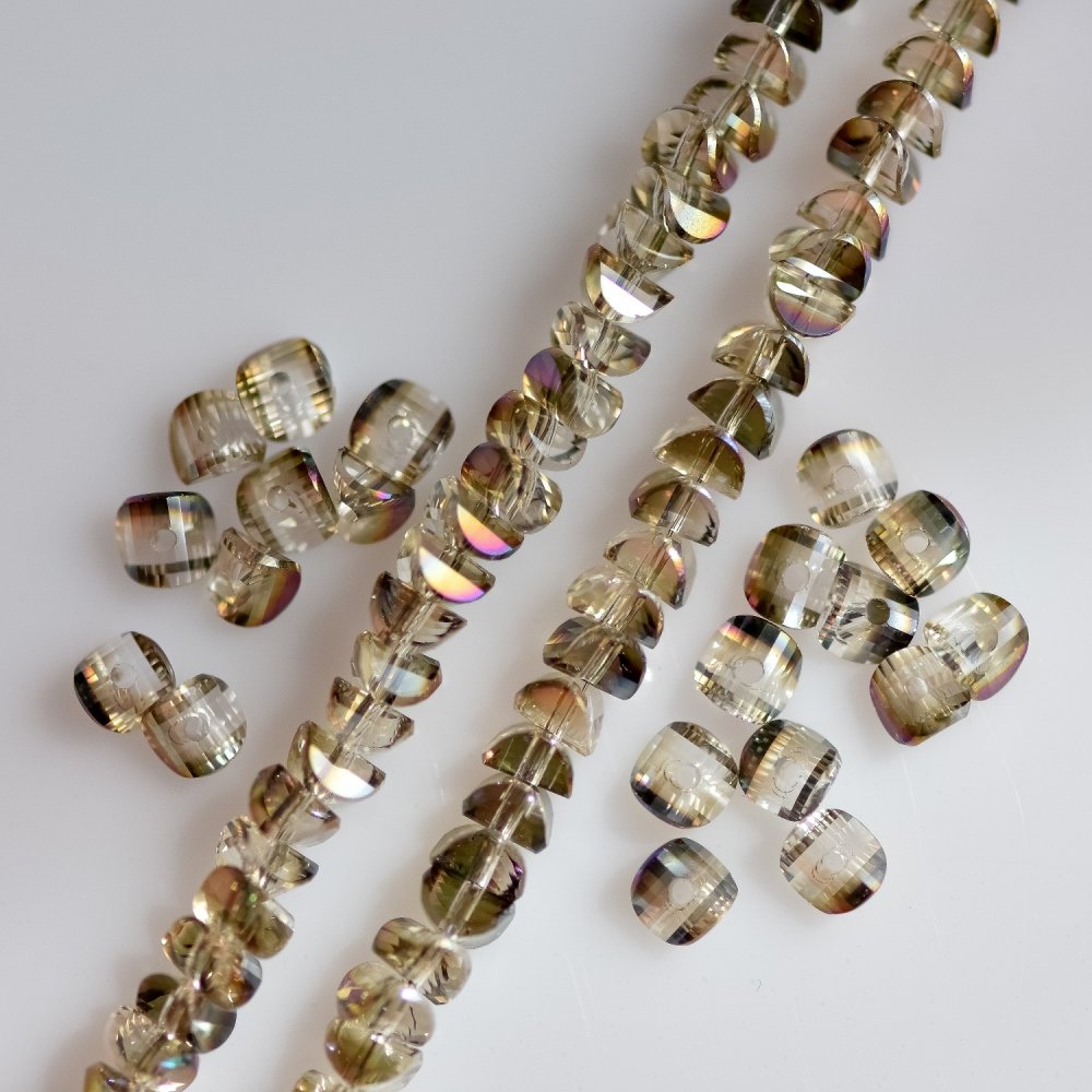 חרוזי קריסטל בעיצוב «סווארובסקי» שמפנייה עם ציפוי סגול-בנזיני, קוטר 2.5×4 מ״מ, חוט אורך 48 ס״מ