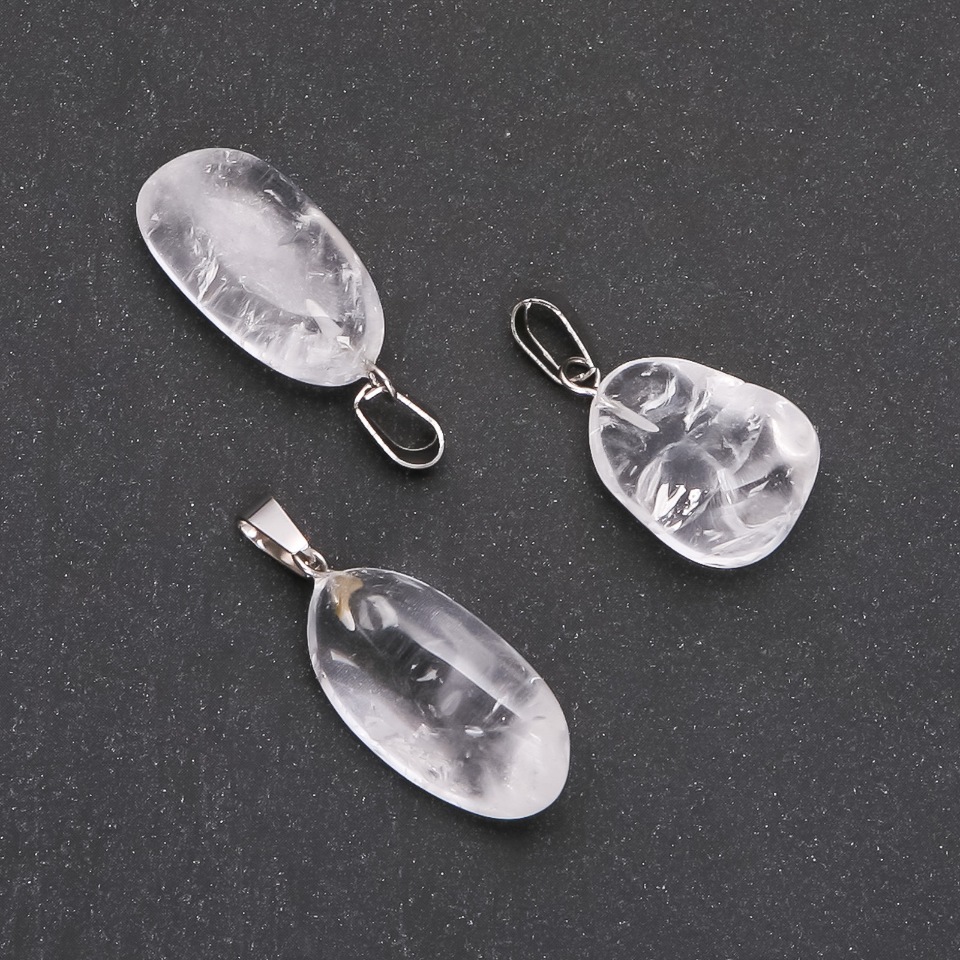 תליון מאבן טבעית – גביש הרי, חיתוך בזוויות, מגוון מידות 19×24 מ״מ (±)