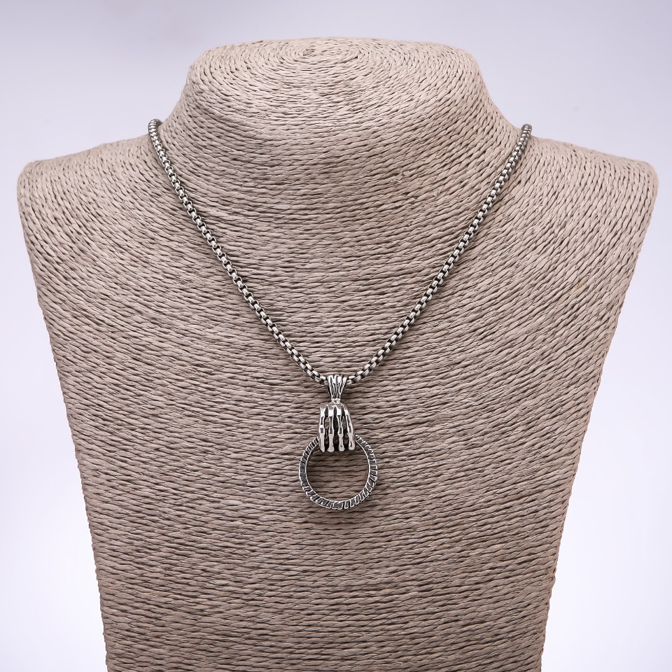 תליון בסגנון «פאנק גותי» כף עם טבעת, 24×6 מ״מ על שרשרת, אורך 65 ס״מ