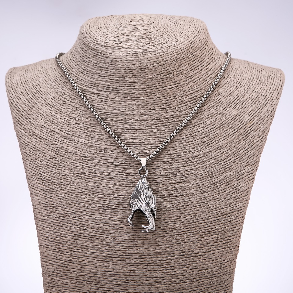 תליון בסגנון «פאנק גות» זאב 45×20 מ״מ על שרשרת, אורך 65 ס״מ