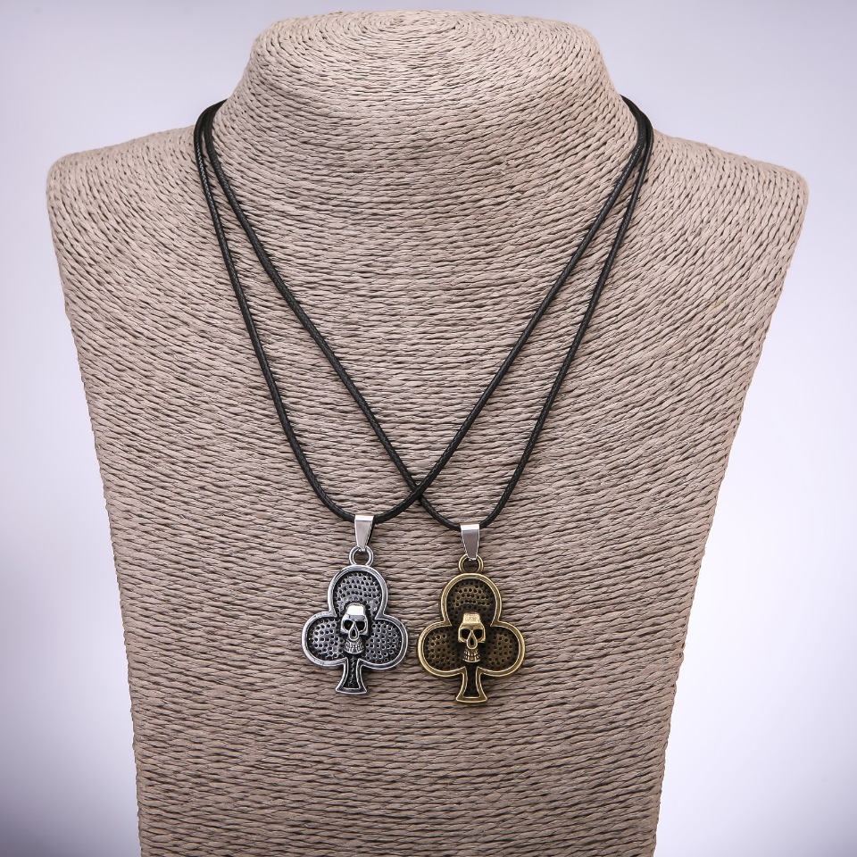 תליוני חברות זוגיים טריפוילים עם גולגולות, אורך 42–48 ס״מ, קוטר 25×35 מ״מ