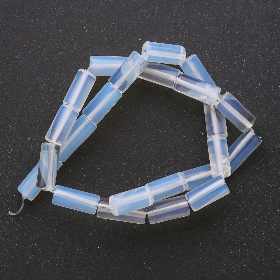 חרוזים על חוט – אבן הירח סינתטית, בצורת צילינדר, קוטר 8×16 מ״מ, אורך 38 ס״מ