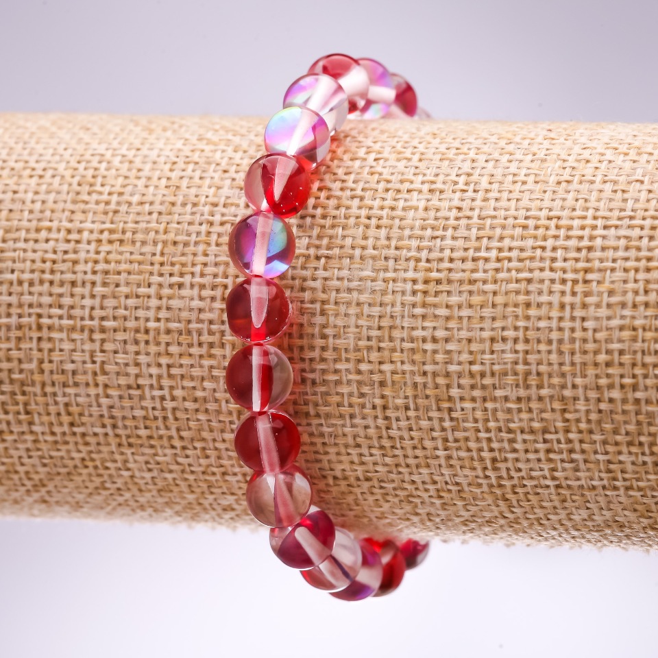 צמיד מזכוכית אופאל אדום חלק בקוטר 8 מ״מ, אורך 18 ס״מ על גומי