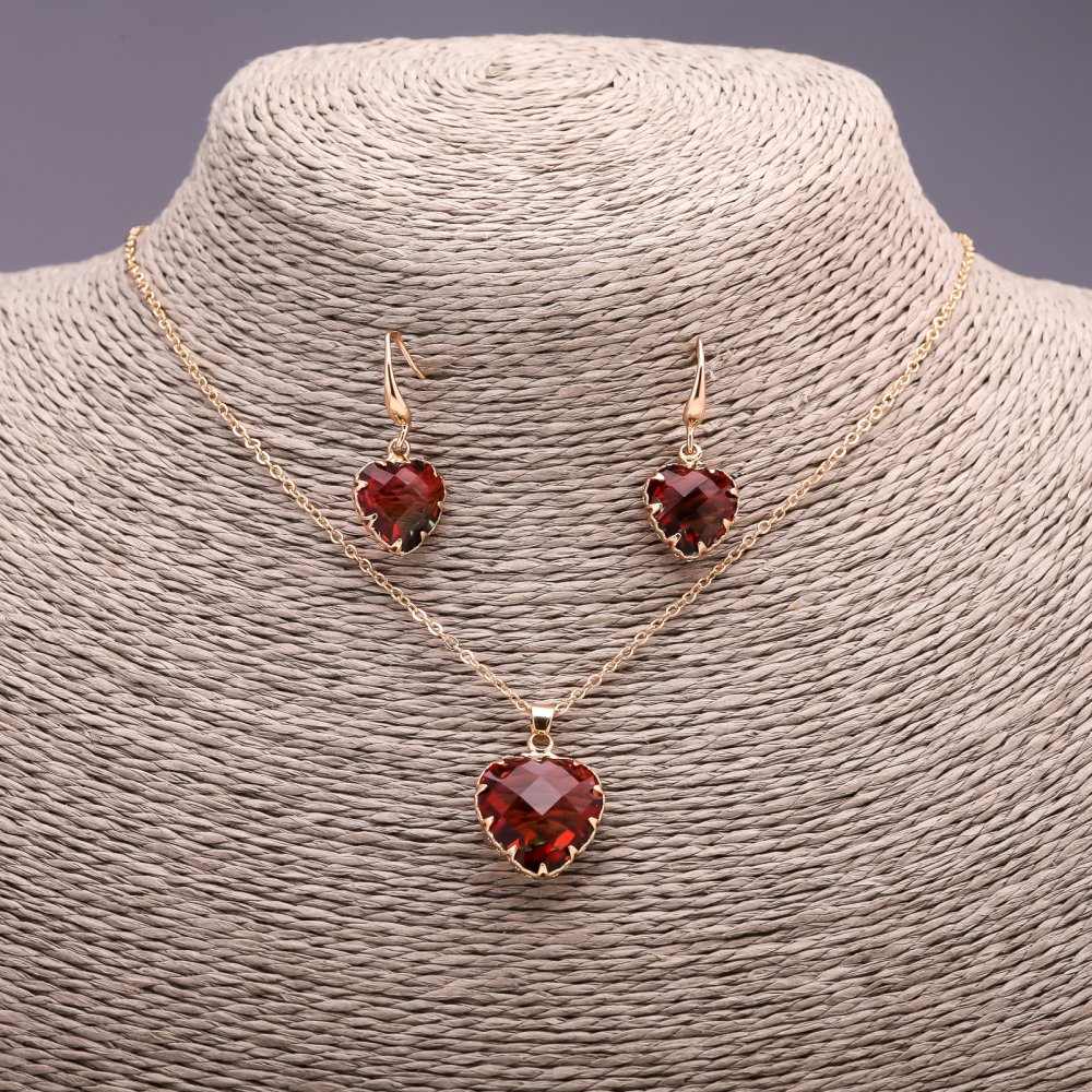 סט «לב» צבעים מרובים אדום-ירוק — תליון 19×16 מ״מ ועגילים 27×13 מ״מ, אורך 50 ס״מ