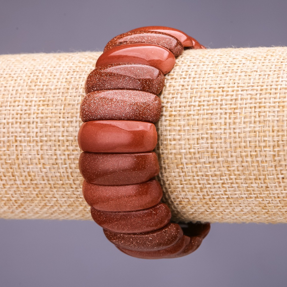 צמיד אבנטורין חול זהוב – קישור 25×10± מ״מ, אורך 18 ס״מ על גומי