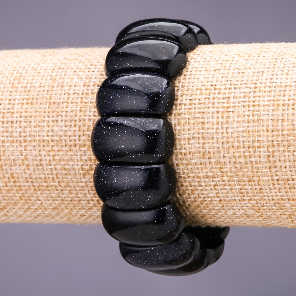 צמיד אבנטורין סינתטי «חול כחול לילה קהיר» חוליה 25×12 מ״מ, אורך 18 ס״מ על גומי אלסטי