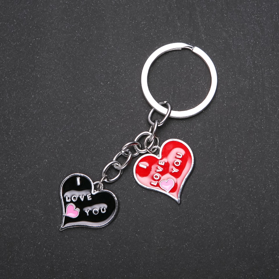 מחזיק מפתחות לב בצבע מתכת כסופה