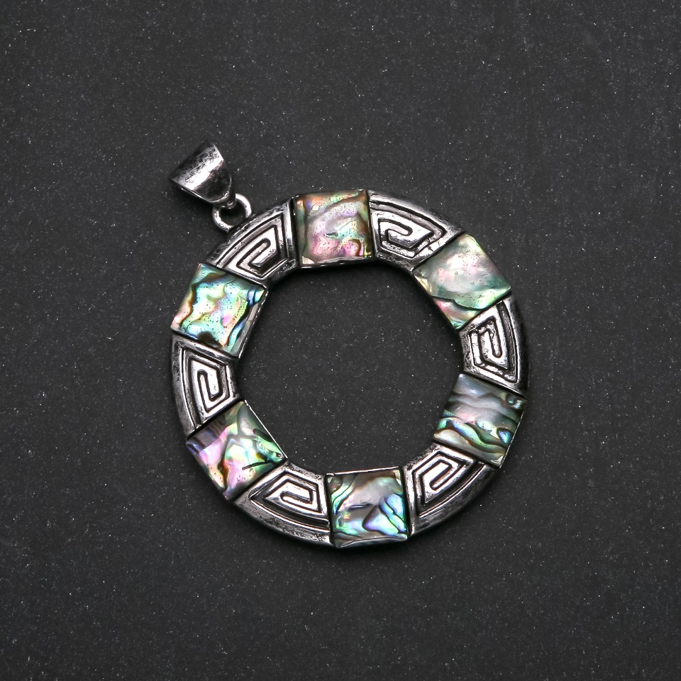 תליון הליאוטיס במסגרת 47 מ״מ