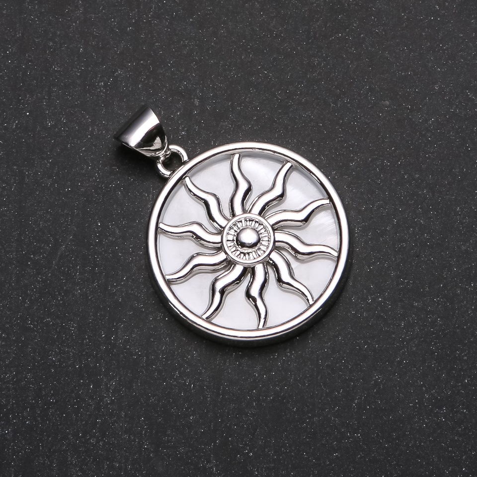 תליון יארילו לבן פרלאמוטר, קוטר 32 מ״מ