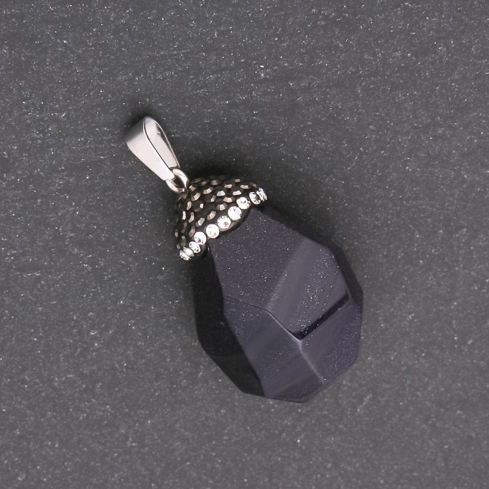 תליון «אגוז האלון» מאבן אוואנטורין חול כחול ליל קהיר (סינתטי) 32×20 מ״מ