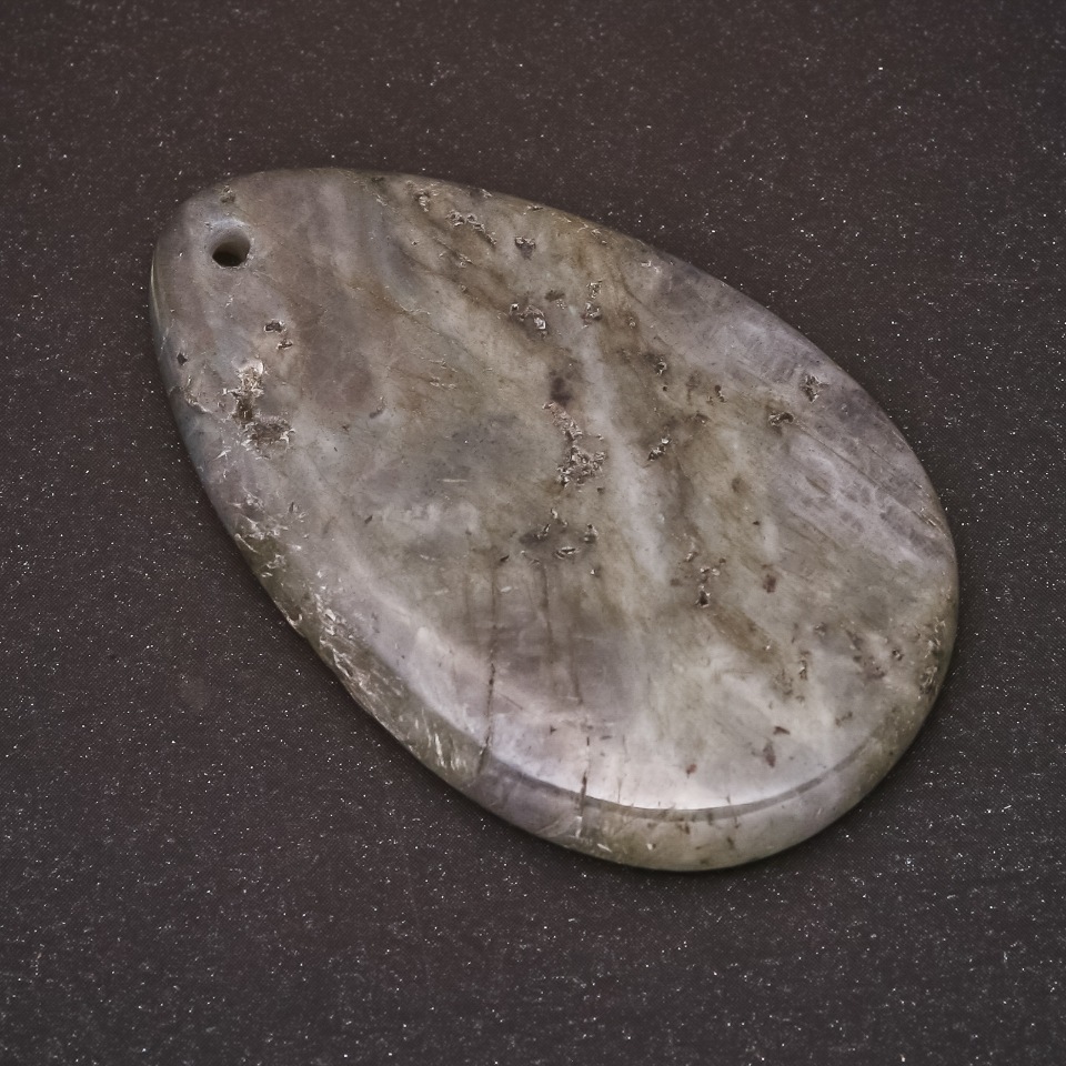 הנחה: תליון מאבן לאברדרייט טבעית 35×54(±) מ״מ