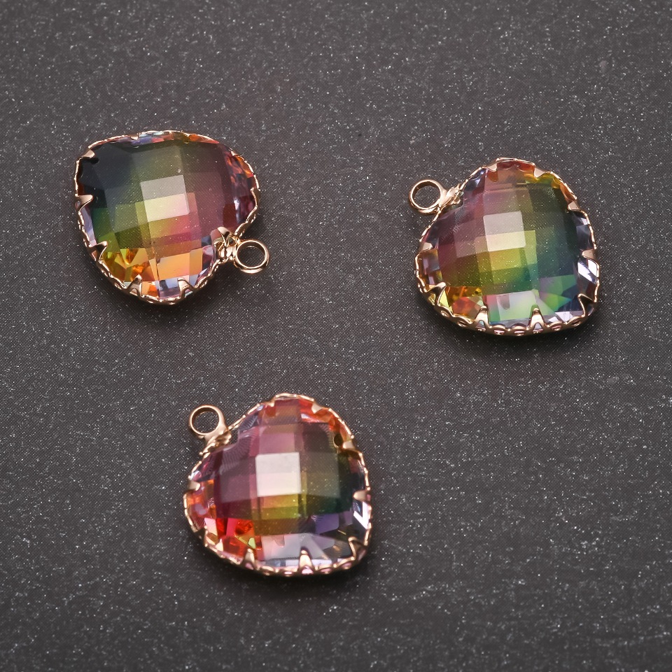 תליון «לב» בצבעי הקשת, מסגרת זהובה 16×20 מ״מ