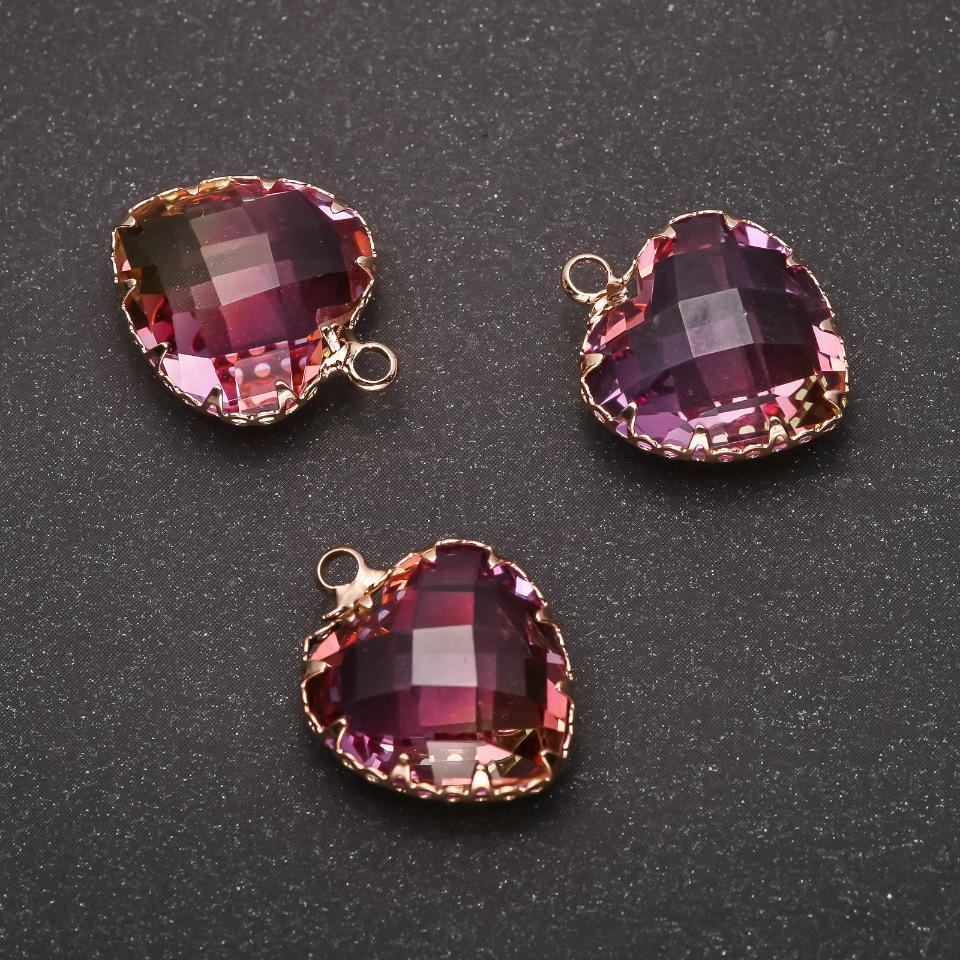 תליון "לב" בצבע ורוד-זהוב, מסגרת זהובה 16×20 מ״מ