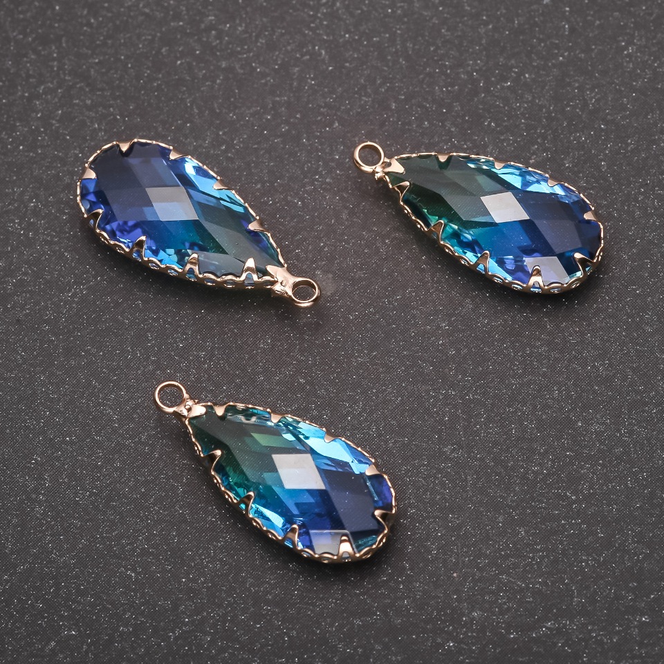 תליון «טיפה» בצבע צהוב-כחול, מסגרת זהובה 10×24 מ״מ