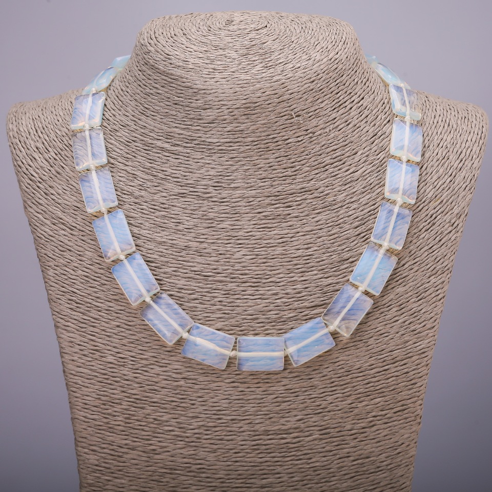 שרשרת מאבן הירח מלבנית, מידות 13×18 מ״מ, אורך 45 ס״מ