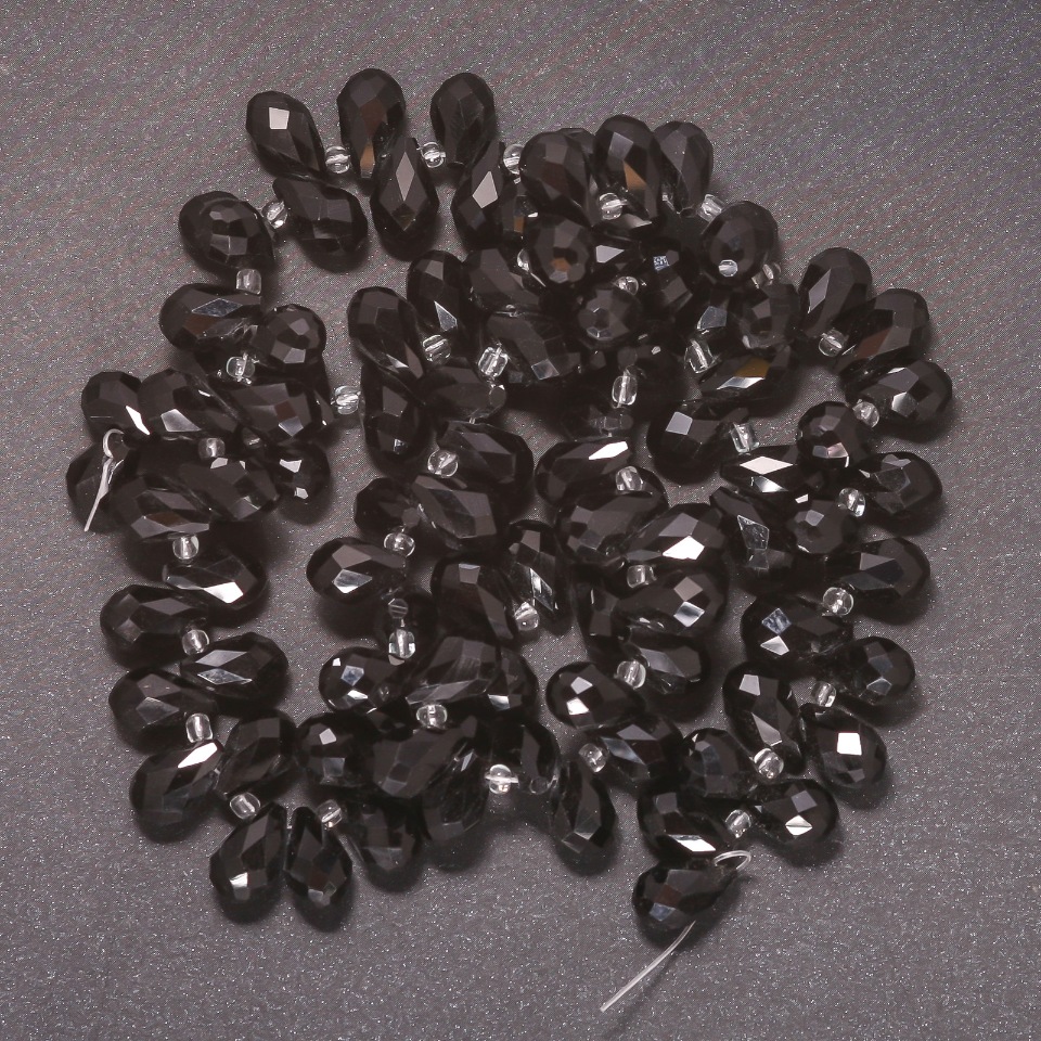 חרוזים מקריסטל צ'כיה על חוט בצורת פרפר, קוטר 7×13 מ״מ, אורך 35 ס״מ