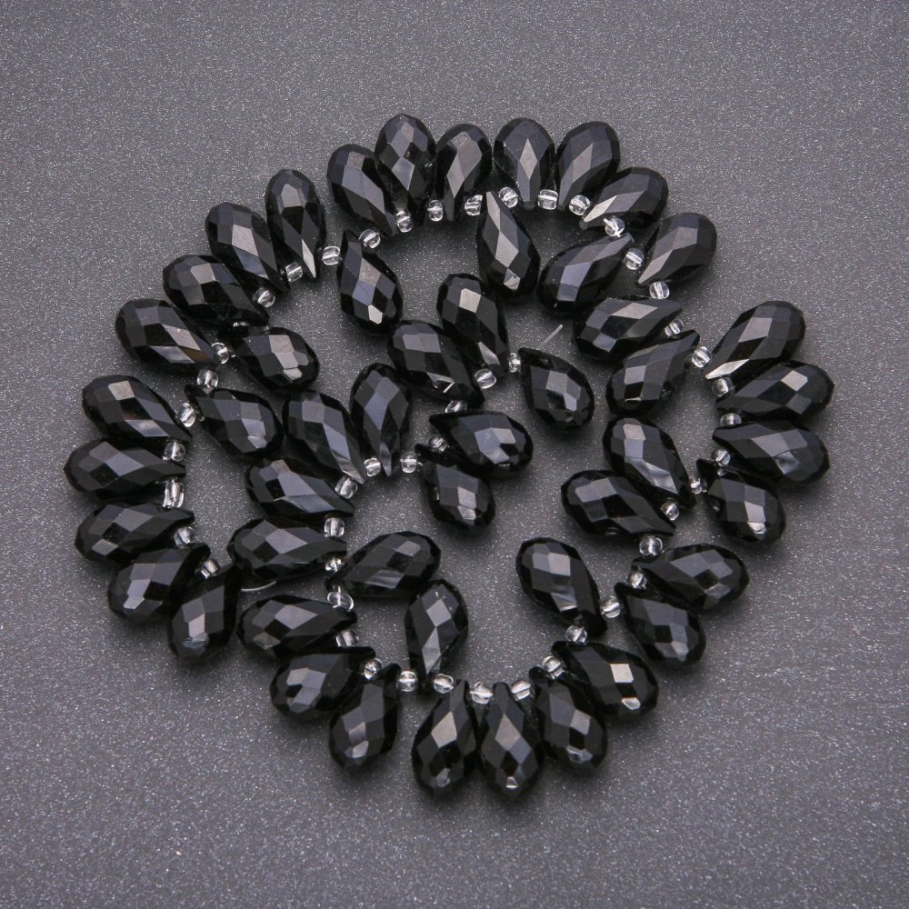 חרוזים שחורים מקריסטל צ'כי בצורת פרפר, על חוט, קוטר 10×18 מ״מ, אורך 33 ס״מ