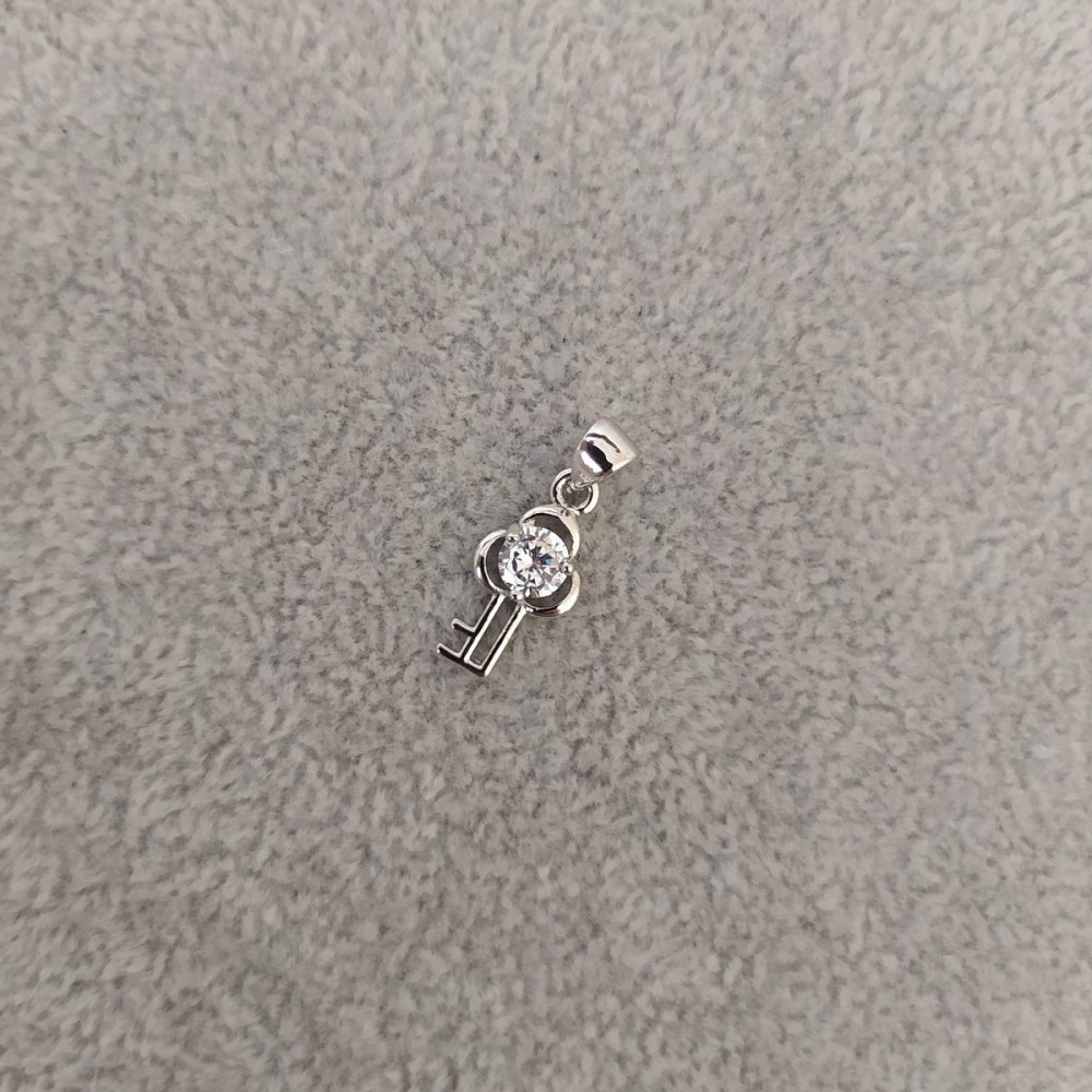 תליון עם קריסטל, קוטר 8×17 מ״מ