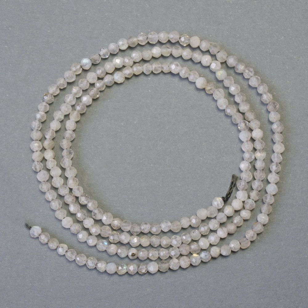 חרוזים על חוט לאברדרייט כדור מלוטש, קוטר 2 (+ -) מ״מ, אורך 38 ס״מ