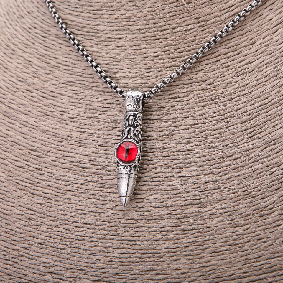 תליון כדור עם העין האדומה של הדרקון 9×43 מ״מ על שרשרת, אורך 65 ס״מ, צבע המתכת: כסף