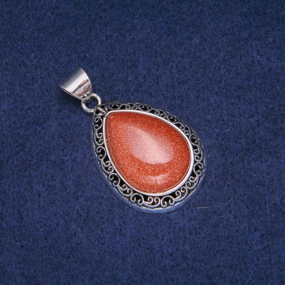 תליון טיפה עם אבטורין חול זהוב במסגרת בסגנון עתיק 27×39 ממ