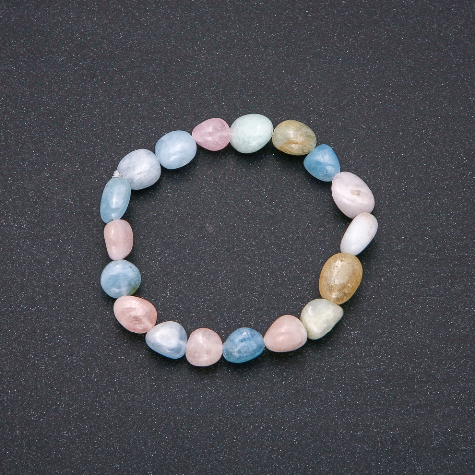 צמיד מאבן טבעית מוגנייט, חרוזי חיתוך על בסיס אלסטי, קוטר 9×12 מ״מ, היקף 18 ס״מ