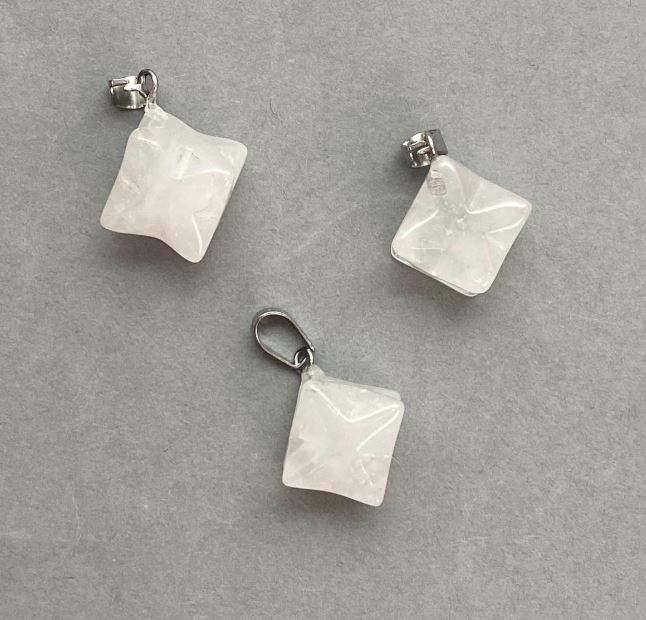 תליון מרכבה מקריסטל הרים 10×10 מ״מ