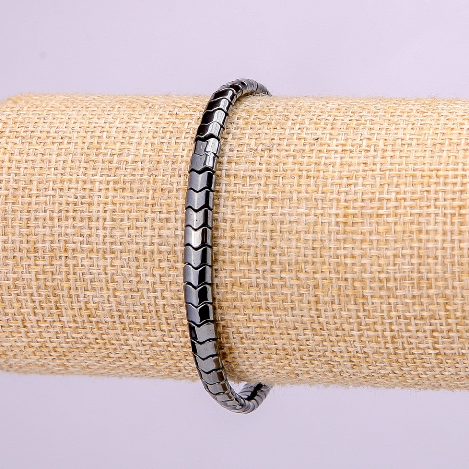 צמיד אלסטי מאבן המטיט בצורת זיגזג, קוטר 5×4×3 מ״מ, אורך 18 ס״מ