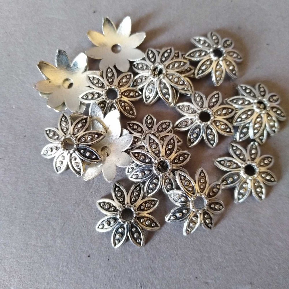 אביזרי קצה 0.8×13 מ״מ, אריזה 20 גרם ±20 יחידות, צבע המתכת: כסף