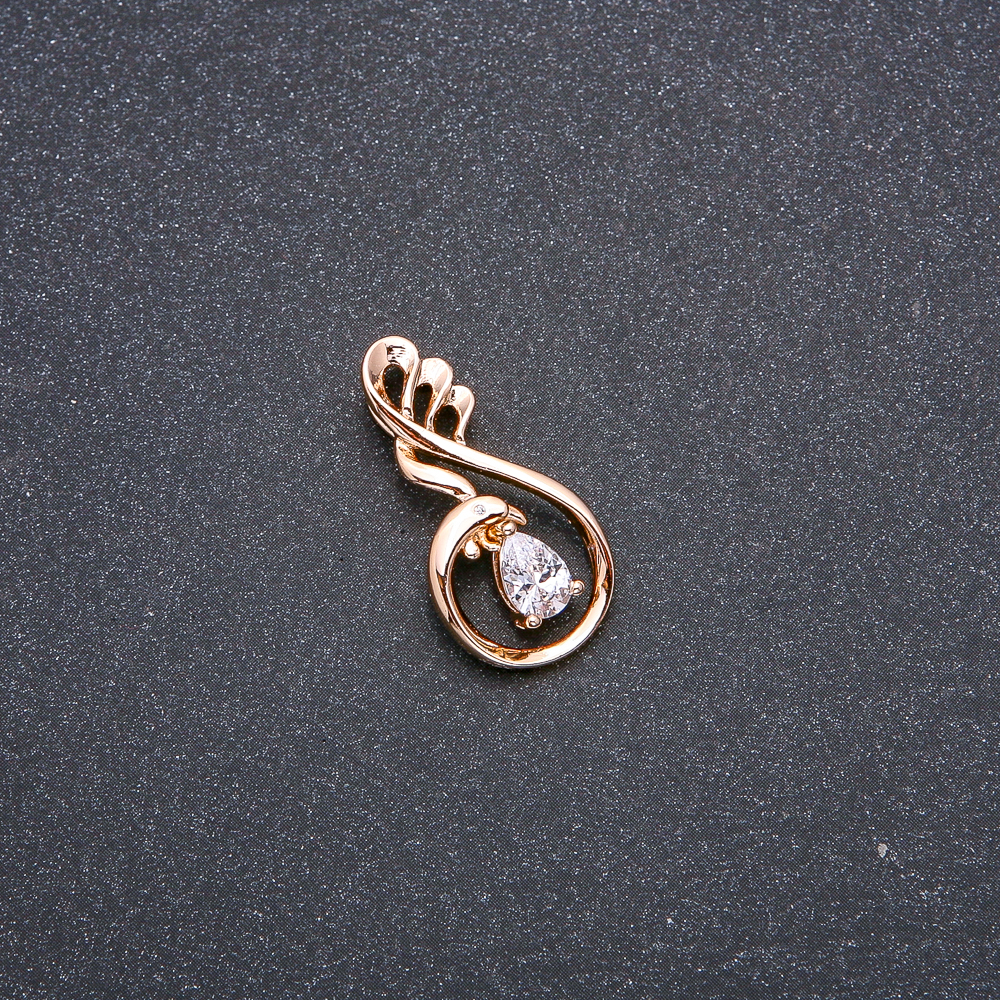 תליון Xuping בזהב מצופה 18 קראט עם אבן לבנה וזירקון 27×13 מ״מ +