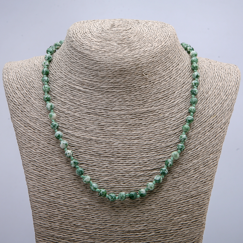 שרשרת חרוזים מאגת מוס טבעית, חרוזים חלקים, קוטר 6(±) מ״מ, אורך 53–55 ס״מ+