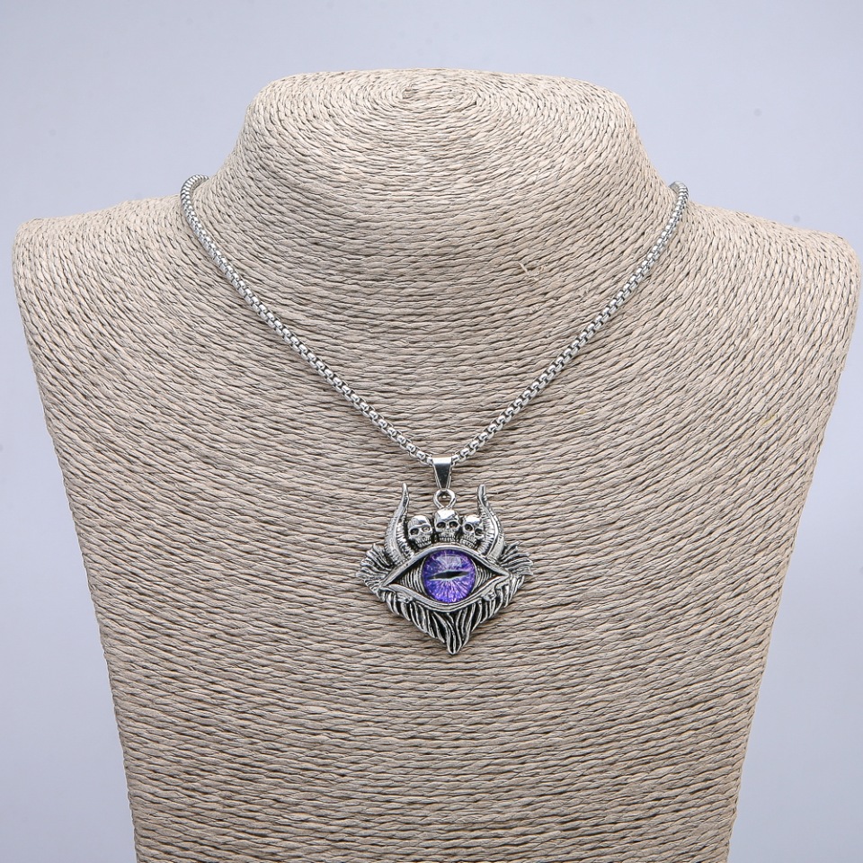 תליון «עין השד» 45×40 מ״מ על שרשרת, אורך כ-70 ס״מ + - מתכת כסופה