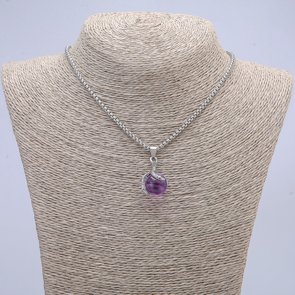 תליון «כדור בכף» 35×17 מ״מ על שרשרת, אורך 70 ס״מ + - מתכת כסופה