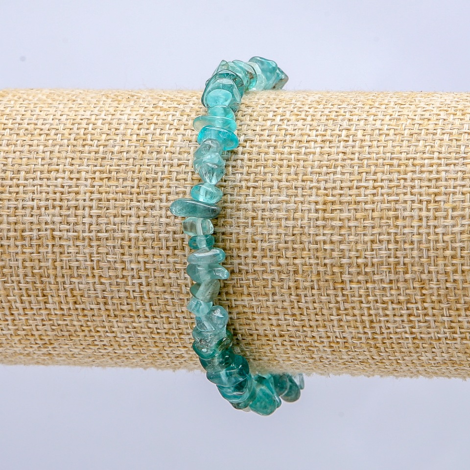 צמיד אלסטי מקריסטל הרי צבוע, גרגר בקוטר 7×3 מ״מ