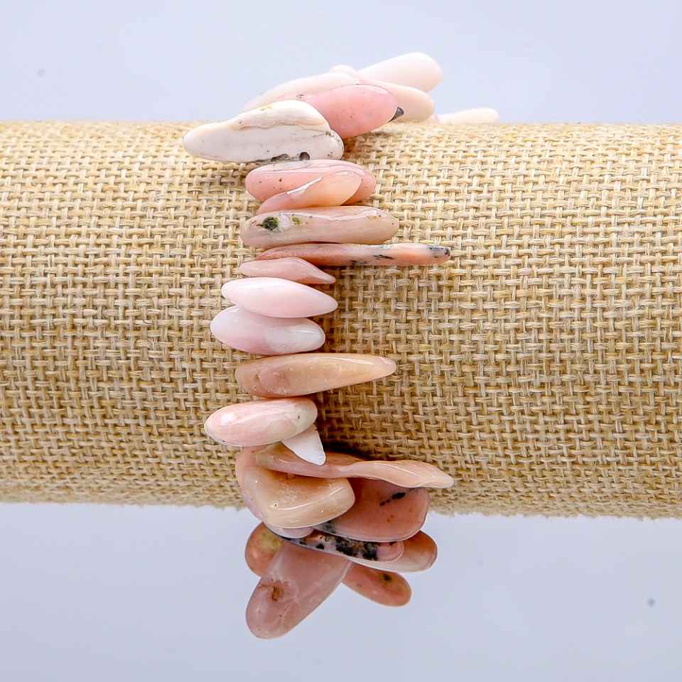 צמיד גומי מאבן טבעית – שבבי אופל בצורת מחט, קוטר 18×6 מ״מ+