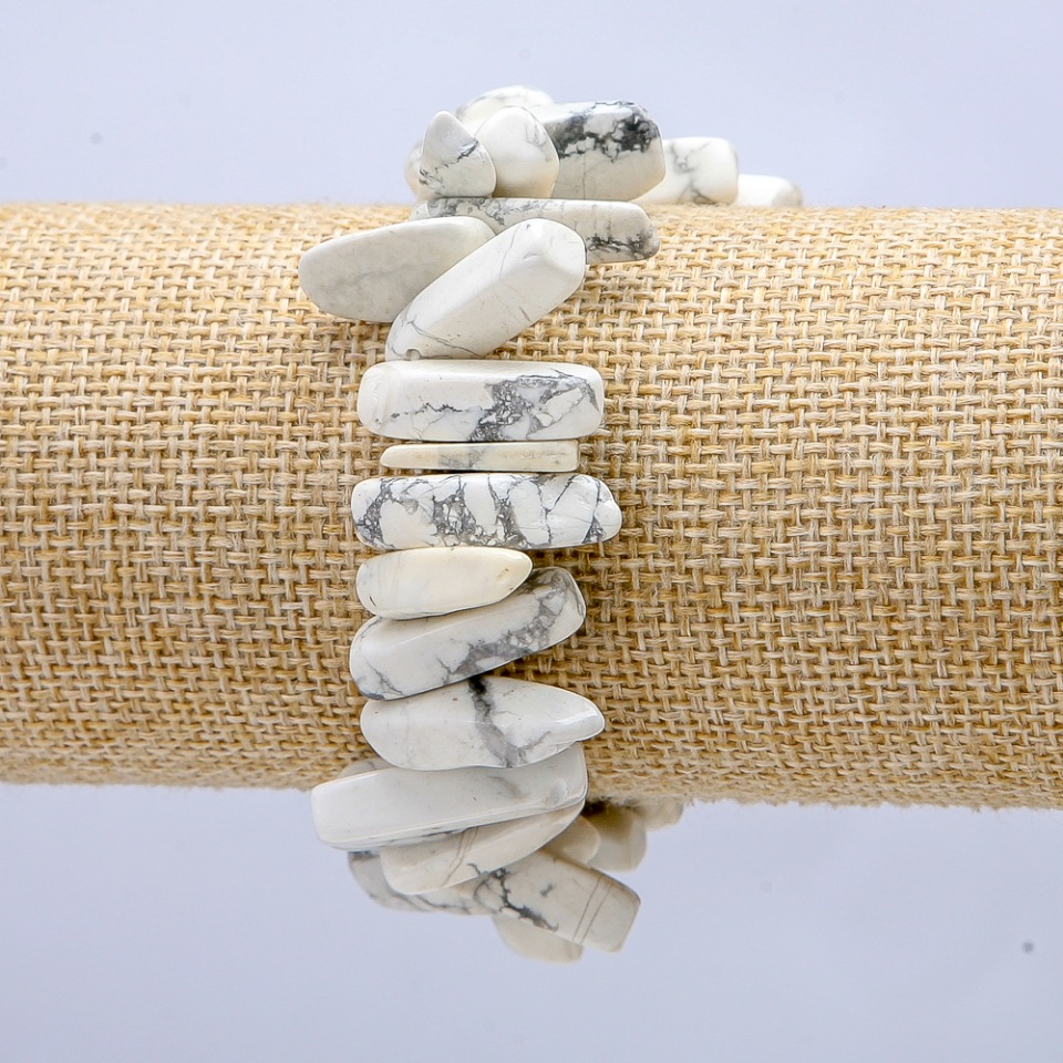 צמיד אלסטי עשוי מאבן קאהולונג טבעית חתיכות "מחט", קוטר 20×8 מ״מ+