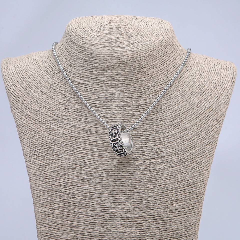 תליון-טבעת על שרשרת 27×10 מ״מ, אורך 70 ס״מ