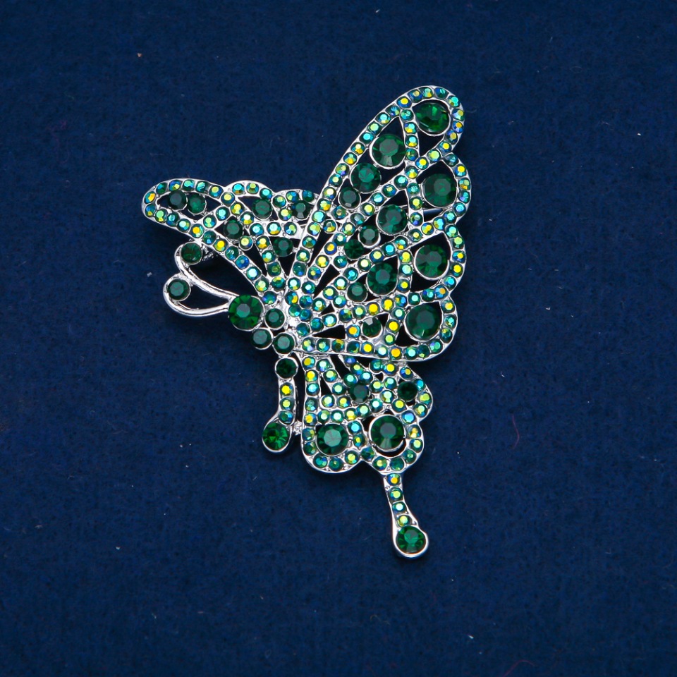 סיכת פרפר ירוקה עם זרקונים בצבע בנזין, מתכת זהובה 75×50 מ״מ +