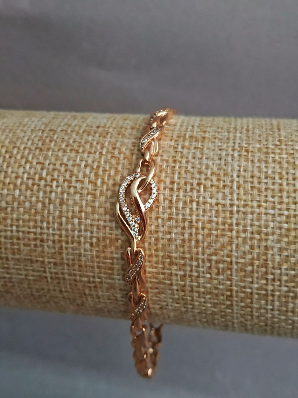 צמיד Xuping מצופה בזהב 18K עם זרקונים לבנים, אורך 17–19 ס״מ, עובי 4.6 מ״מ +