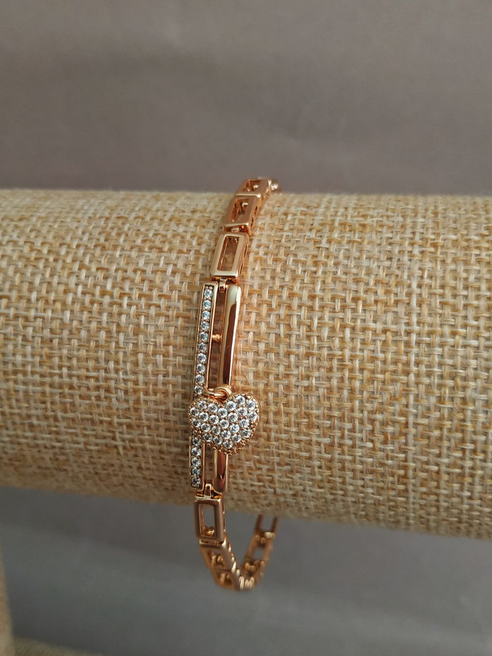 צמיד Xuping עם זהב מצופה 18K ואבני סטרז לבנות, אורך 17–19 ס"מ, עובי 4 מ"מ +