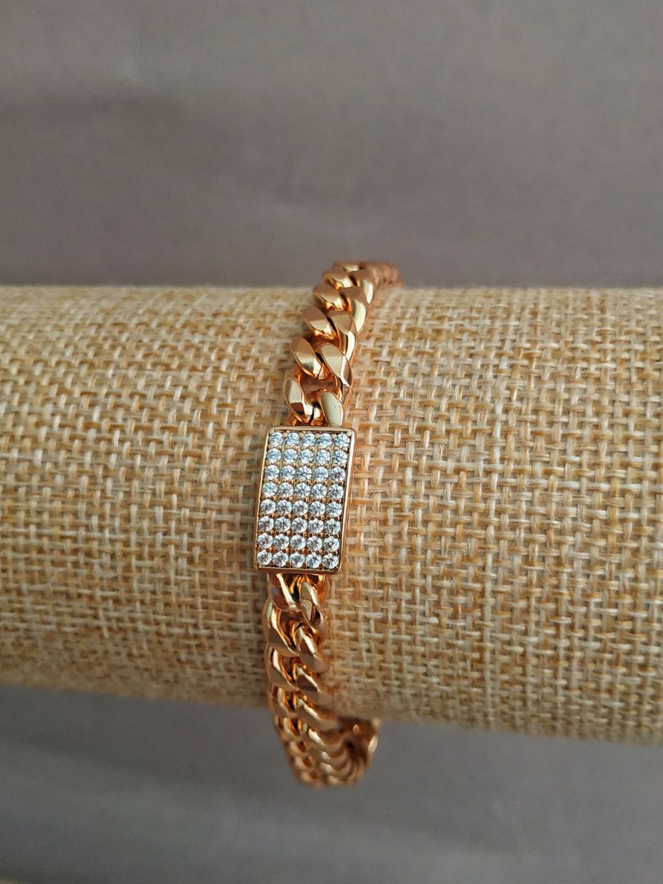 צמיד Xuping מצופה בזהב 18 קראט עם קריסטלים לבנים, אורך 17–18 סמ, עובי 7 מילימטר +