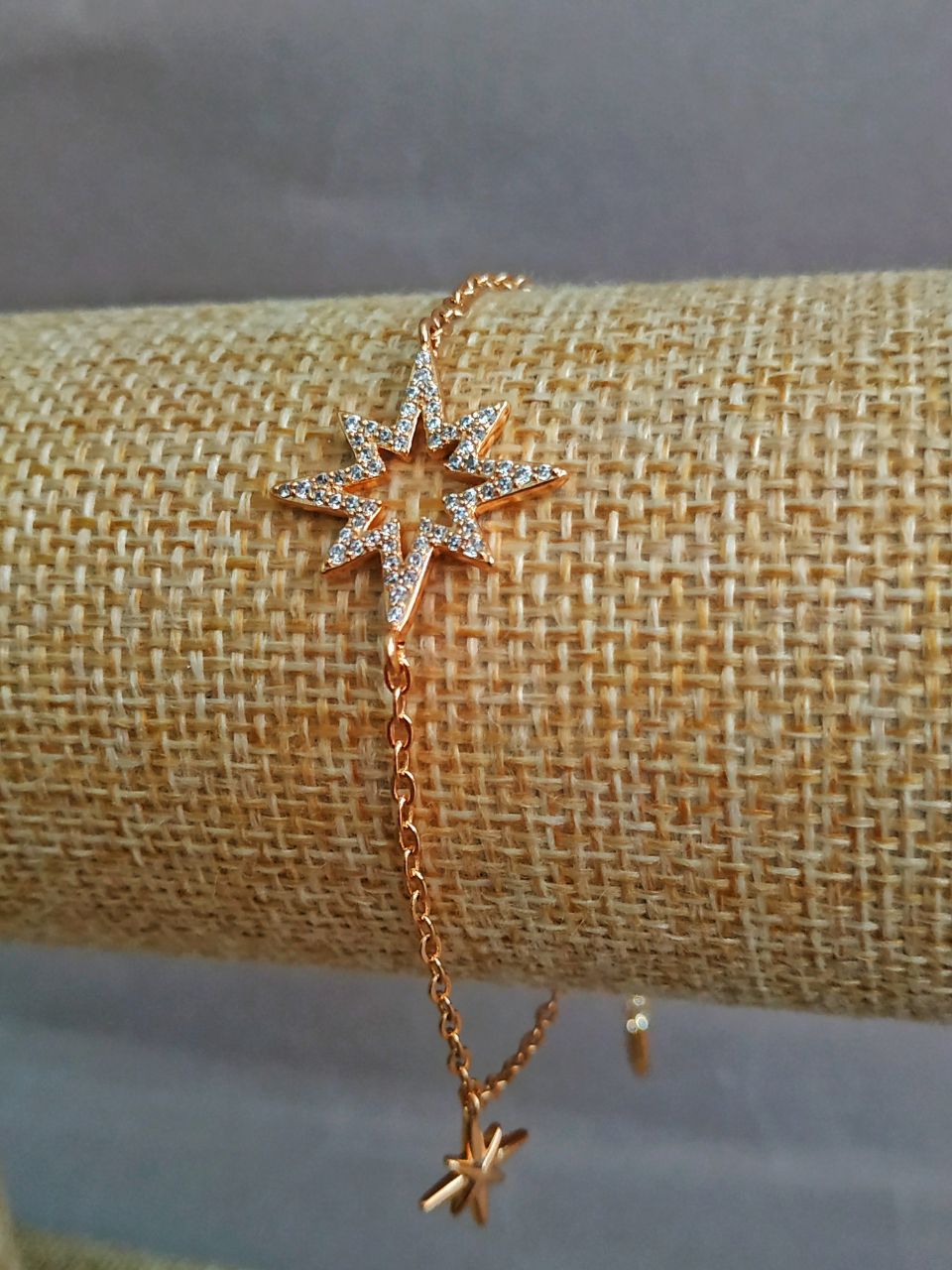 צמיד Xuping זהב מצופה 18 קראט עם אבני סטרס לבנות, אורך 18–20 ס״מ, עובי 2 מ״מ +