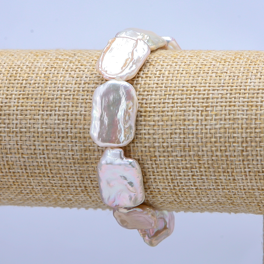 צמיד אלסטי עם פנינים בארוק, קוטר 22×14 מ״מ, אורך 18 ס״מ