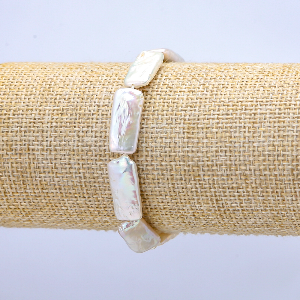 צמיד גומי עם פנינים בארוק, ממדים 9×21 מ״מ±, אורך 18 ס״מ±